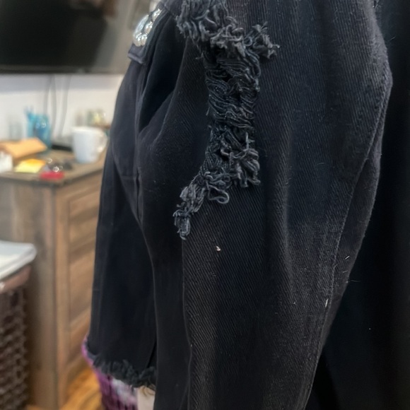 LNWOT Distressed Black Thrill Jeans Jean Jacket with studs Size M - Picture 7 of 9